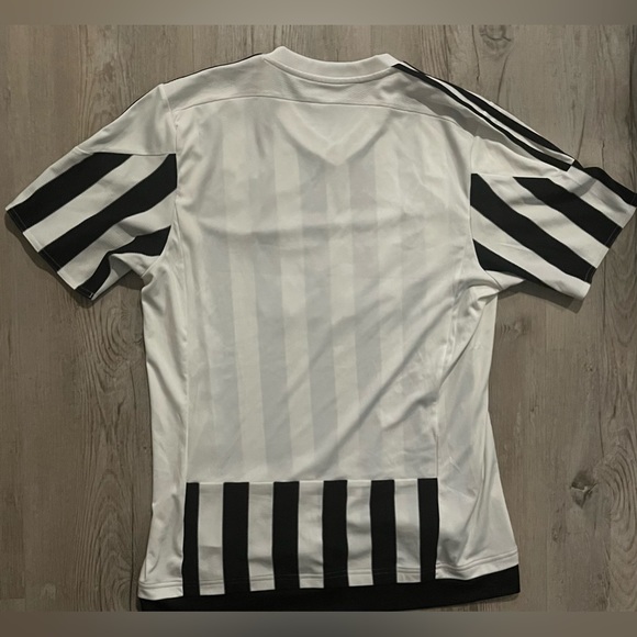 Juventus Home Jersey - Picture 3 of 4